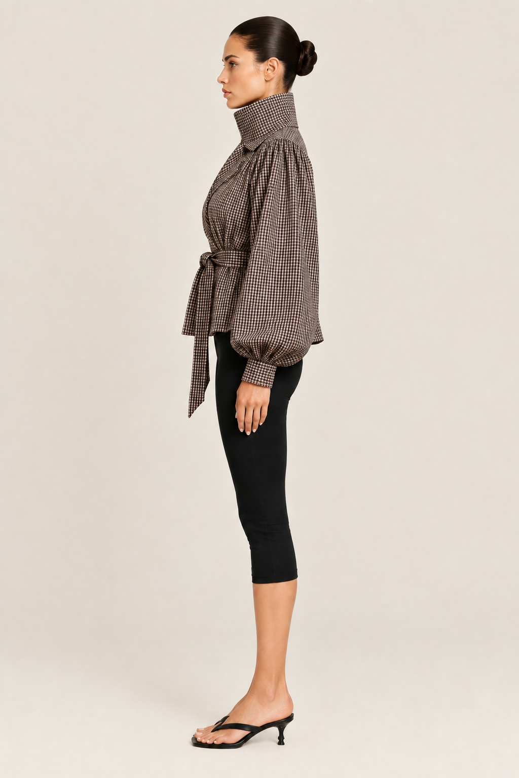 Side profile with funnel neck